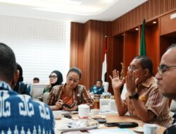 Tangis PPPK NTT Pecah, Minta Gubernur : “Bapak Jangan Tinggalkan Kami”