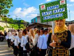 Semarak HUT ke-81 RI, Ratusan Pelajar dan Warga Pulau Ende Meriahkan Karnaval Kemerdekaan