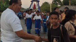 HMS dan Seorang Anak di Tengah Perarakan Bunda Maria, Potret Kesederhanaan Tanpa Sekat